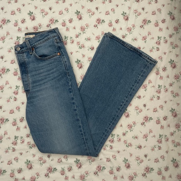 Levi’s Ribcage Flared Jeans - Picture 2 of 2